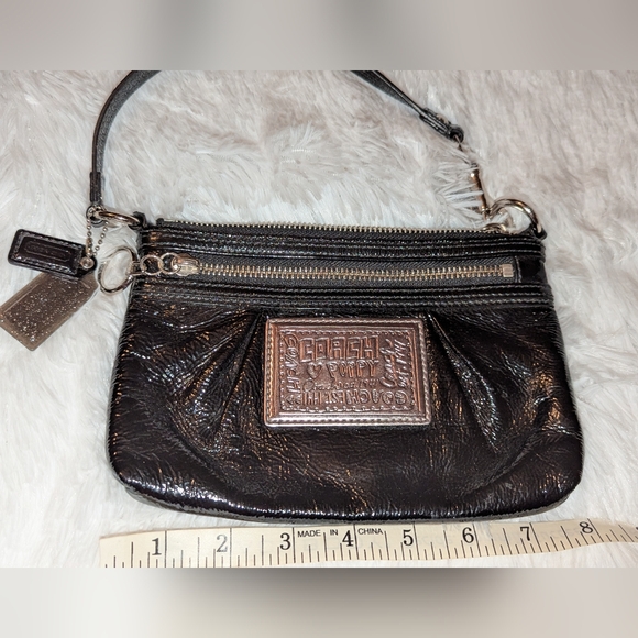 Coach Poppy Patent Glam Liquid Leather Wristlet Black EUC - Picture 4 of 7
